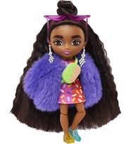 Barbie Extra Mini Bebekler (14 Cm), Mavi Ceketli, Koyu Renk Saçlı Bebek, Aksesuar Ve Stand, 3 Yaş Ve (Çok Renkli)