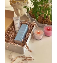 İra Beauty Co Nemlendirici & Besleyici & Aydınlatıcı Yüz Kremi