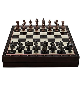 GiftHome Orta Boy Metal İngiliz Satranç Takımı Antik ve Ceviz Desenli Sandıklı MDF Tahtası (36x36x6 cm.)