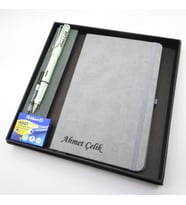 Signator® Codex  N321 Kişiye Özel Defterli Set - İsme Özel Pastel Yeşil Dolma Kalem + İsme Özel Gri Defter + Yedek Kartuş İsme Özel Kutusunda Hediyelik Set (Karışık)