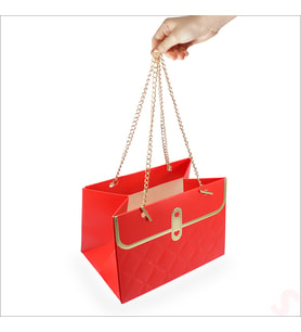 Zincir Askılı Karton Hediye Çantası 15×11×10 cm – Kırmızı