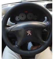 DİKİŞLİ DİREKSİYON KILIFI SİYAH DERİ SİYAH DİKİŞLİ CİTROEN BERLİNGO