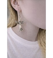 Kanatlı Figürlü Metal Sallantılı Küpe – Tasarım Model