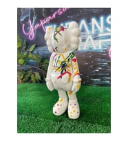 Kaws Thinking Boyalı Figür 23 CM BOY