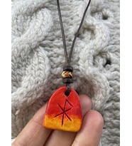 Hediye Kutulu Viking Rün Aşk Sembolü Seramik Kolye (Kırmızı)