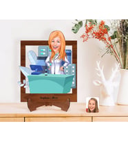 BK Gift Kişiye Özel Kadın Eczacı Karikatürlü Ahşap Standlı 3D Biblo-4 (Beyaz)