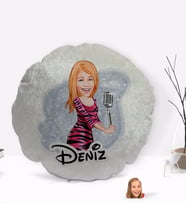 BK Gift Kişiye Özel İsimli Şarkı Söyleyen Kız Karikatürlü Yuvarlak Dekoratif Kırlent Yastık-2