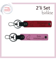 Patili Tarzlara Tamamlayıcı Hediye, İsme Özel Yazılı Anahtarlık, Kırmızı-Pembe