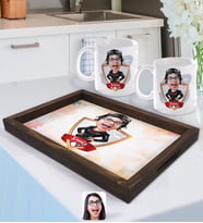 BK Gift Kişiye Özel İsimli Kadın Pilot Karikatürlü Doğal Ahşap Tepsi ve 2’li Kupa Bardak Seti-1