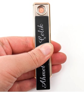 Kişiye Özel Gold Rose Detaylı Siyah USB Şarjlı Elektronik Çakmak