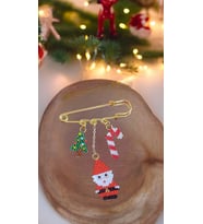 Miyuki Noel Baba Çam Ağacı Ve Baston Şeker Yılbaşı Christmas Noel İskoç İğnesi / Yaka İğnesi / Broş