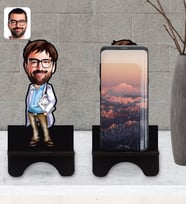 BK Gift Kişiye Özel Erkek Doktor Karikatürlü Ahşap Biblo Telefon Standı-8