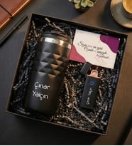 Kişiye Özel Siyah Geometrik Termos Bardak 300mL. & Siyah USB Alevsiz Elektrikli Çakmak & Not Hediye Seti