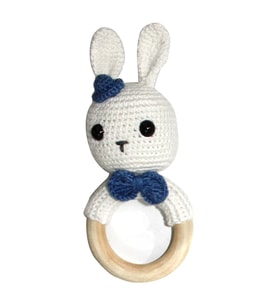 Küçük Mavi Şapkalı Beyaz Tavşan Amigurumi Çıngırak