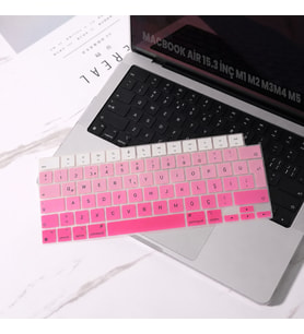 MacBook Air 15.3 İnç M2 M3 M4 M5 A2941 A3114 A3241 A3448 Uyumlu Türkçe Q Klavye Koruyucu Pembe Ombre