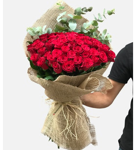 BUKET KAGIDINDA GÜL AŞK