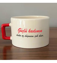 Güçlü Kadının Dostu Az, Düşmanı Çok Olur Baskılı Kadınlar Günü Kırmızı Kulplu C Fincan