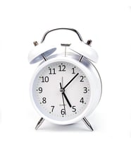 Valkyrie 16cm Büyük Boy Akar Saniyeli Alarm Çalar Saat - Nostaljik Masa Saati Beyaz