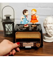 Kişiye Özel Radyo Görünümlü Öpüşen Çift Müzik Kutusu