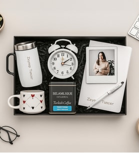 Kişiye Özel Fotoğraflı Çerçeve,Defter,Kalem,Masa Saati,Kalpli Fincan,Kahve Ve Termos Hediye Seti (Beyaz)