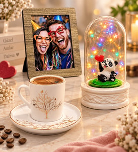 Kişiye Özel Fotoğraflı Hayat Ağacı Porselen Kahve Fincanı ve Renkli LED Işıklı Panda Biblolu Fanus