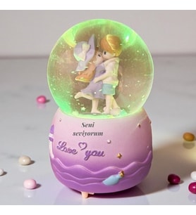 Aşk Masalı Kar Küresi – Işıklı, Müzikli, Püskürtmeli Büyük Boy 16 cm