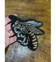 13X11 CM ÜTÜ İLE YAPIŞAN PUL PAYETLİ ARI ARMA DİKİŞ APLİKE