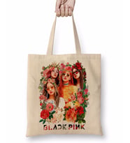 Çiçekler Arasında Blackpink Kpop Bez Çanta Uzun Saplı