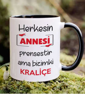 BK Gift Herkesin Annesi Prensestir Ama Bizimki Kraliçe Tasarımlı Siyah Kupa Bardak, Doğum Günü Hediyesi