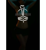 Tasma Detaylı Şık Karanlıkta Yansıyan Göğüs Üzeri Harness