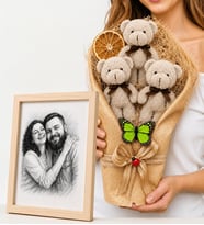 Size Özel Karakalem Fotoğraflı Ahşap Çerçeve ve Büyük Boy Gri Peluş Ayıcık Buketi