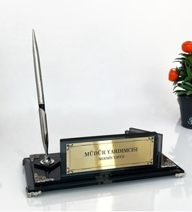Müdür Yardımcısı Masa İsimliği Ofis Masa Isimliği İşyeri Cam Isimlik Kalem Hediyelik Eşya