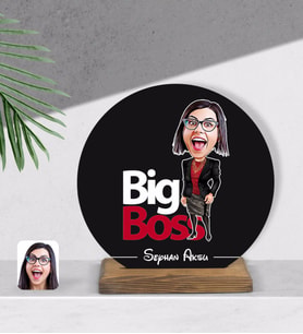 BK Gift Kişiye Özel Kadın Big Boss Karikatürlü Yuvarlak Ahşap Biblo-2