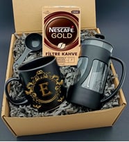 Kişiye Özel Taçlı Gold Baş Harf Baskılı Siyah Kupa & French Press &  Nescafe Gold Filtre Kahve Hediye Seti