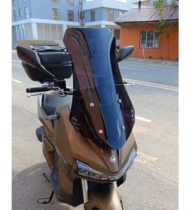MOTOCAM Yuki Adventure 150 Ön Cam 2023-2026 Model 65cm Siyah Renkli 4mm ORTA BOYLU