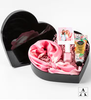 Kişiye Özel Kalp Kutuda Hediye Seti- Pembe Fular - Eyüp Sabri Tuncer El Kremi - Pastel Oje - Polaroid Fotoğraf - Kalp Hediye Kutusu