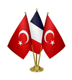 Masa Üstü Fransa Bayrağı Türk Bayrağı Üçlü Pirinç Direk Masa Bayrak Seti