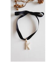 K HARF TARZ İNCİLİ KURDELA CHOKER KOLYE