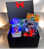 Kişiye Özel Fotoğraflı Siyah Hediye Kutusu, Renkli Led Işıklı Fanuslu ve Magnetli (Model 7)