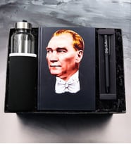 Kişiye Özel Mustafa Kemal Atatürk Resimli Defter & Özel Kılıflı 500Ml Cam Matara & Siyah Mat Roller Kalem Hediye Seti