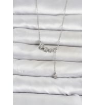 Pirinç Gümüş Renk Minimal Sallantılı Yıldız Model Kadın Kolye