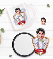 BK Gift Kişiye Özel Erkek Doktor Karikatürlü Beyaz Kupa ve Ahşap Bardak Altlığı Hediye Seti-1