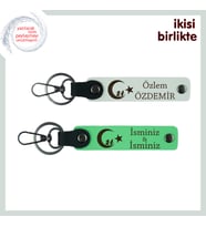 Kişiye Özel Tasarımlı Çocuk Ve Ayyıldız Temalı 2’li İsim Yazılı Anahtarlık Seti, Beyaz-Yeşil