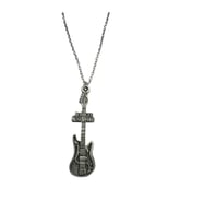 Avenged Sevenfold Temalı Elektro Gitar Kolye – 60 cm - Metal Rock & Metalcore Aksesuar (Gümüş)