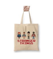 The Kids Of Stranger Things Pixellated Bez Çanta Uzun Saplı Alışveriş Çantası Plaj Çantası (Beyaz)