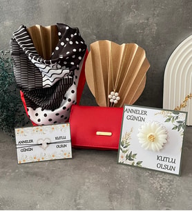 Anneler Günü Özel-Çiçek Mum Hediyeli-Kalp Bileklik-Kırmızı Cüzdan-Fular-Çiçek İnci Kolye Seti