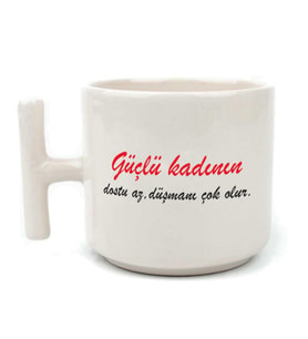 Güçlü Kadının Dostu Az, Düşmanı Çok Olur Baskılı Kadınlar Günü Beyaz Kulplu T Kupa