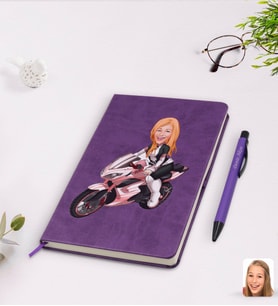 BK Gift Kişiye Özel Kadın Motorcu Karikatürlü Mor Termo Deri Defter Kalem Seti Model 2