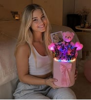 RGB LED Işıklı Kelebek Buketi & Peluş Ayıcık – Fotoğraflı, Kalp Süslemeli Anlamlı Hediye