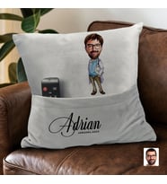 BK Gift Kişiye Özel Doktor Karikatür Tasarımlı Organizer Kumanda ve Atıştırmalık Cepli Gri Kırlent Yastık-1 Arkadaşa Hediye, Cepli Yastık